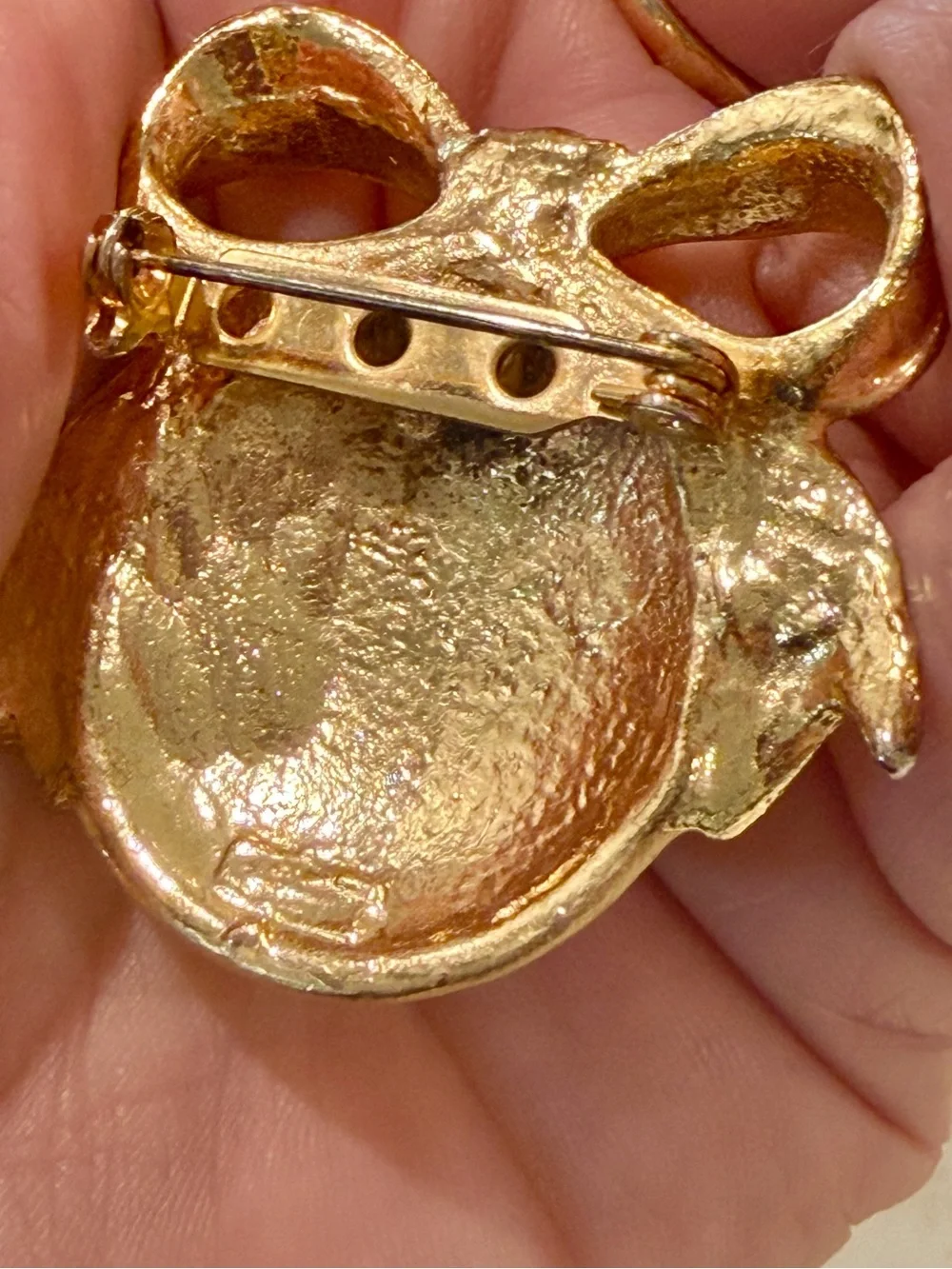 Vintage AJC Gold Tone Globe & Ribbon Bow Brooch Pin - Collectible